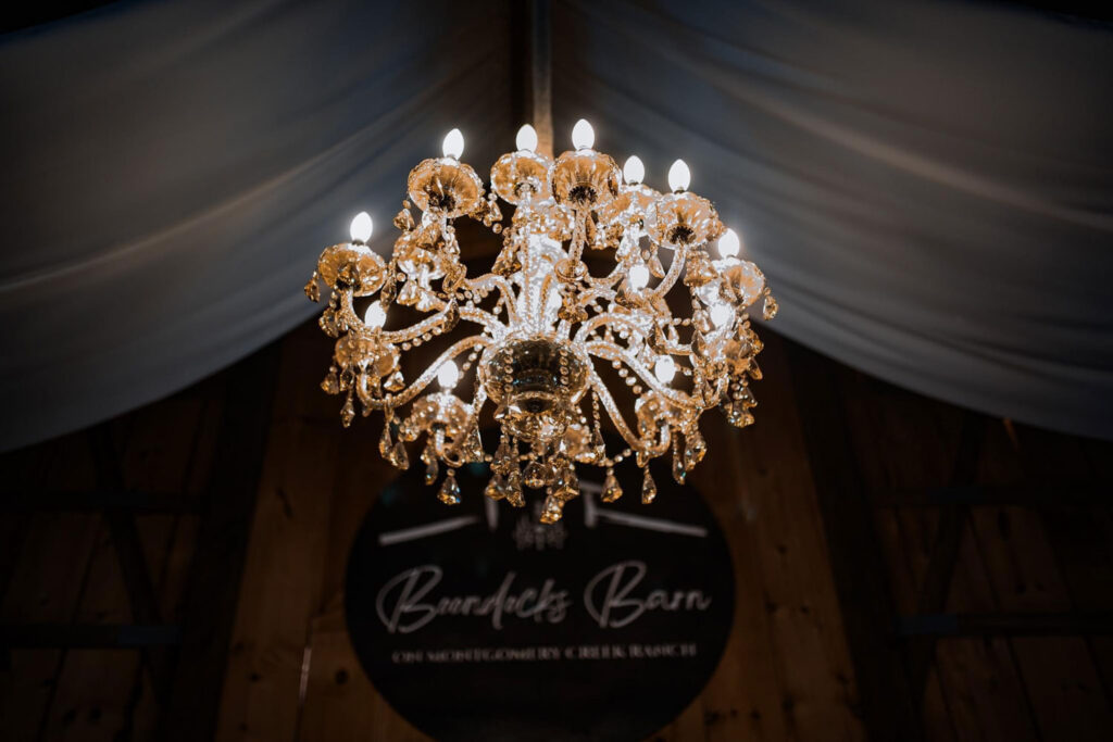 Elegant chandelier for a perfect winter wedding